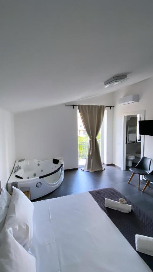 Habitat Luxury Suites Bellona Exteriör bild